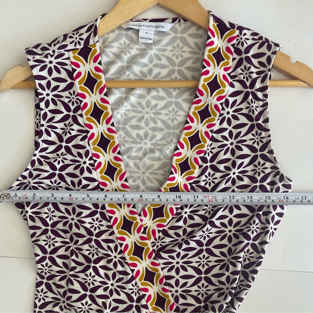 DIANE VON FURSTENBERG dvf Wrap Geometric
Print V-Neck Patterned Sleeveless Dress - Picture 2 of 6